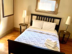 Giường trong phòng chung tại The House Hotels - Ridgewood Lower