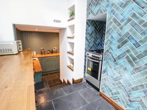 Η κουζίνα ή μικρή κουζίνα στο Aster Cottage