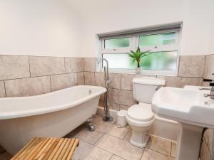 Ένα μπάνιο στο Aster Cottage +32 φωτογραφίες