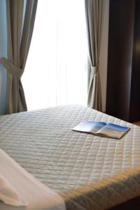 Postel nebo postele na pokoji v ubytování Hotel Rosignano