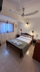 a bedroom with a bed and a ceiling at Hotel Garay in San Bernardo