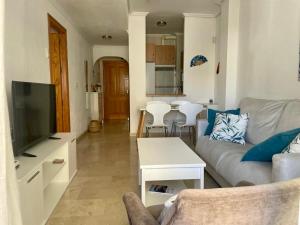 Μια τηλεόραση ή/και κέντρο ψυχαγωγίας στο Apartamento Vive Garrucha
