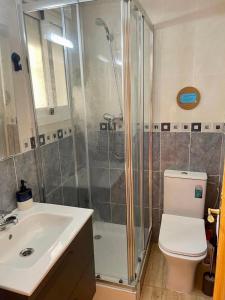Ένα μπάνιο στο Apartamento Vive Garrucha
