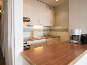 Appartement Tignes, 2 pièces, 5 personnes - FR-1-449-120にあるキッチンまたは簡易キッチン