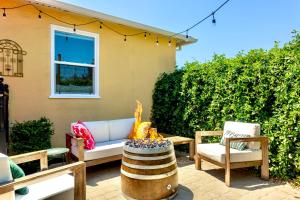 a patio with a fire pit and a couch and chairs at Spacious Renovated Petaluma Home- Pool Table, Fire Pit, Parking in Petaluma