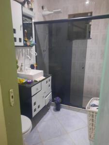 Bathroom sa Casa com piscina de frente para lagoa