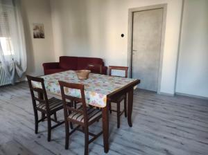 Zonă de luat masa în acest apartament