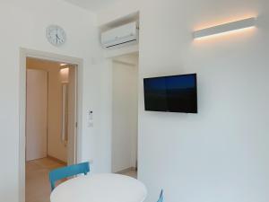 Μια τηλεόραση ή/και κέντρο ψυχαγωγίας στο La Casa sulla Spiaggia Torre San Giovanni