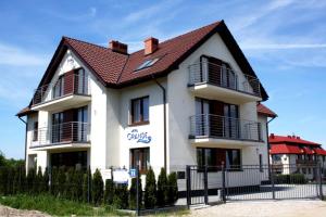 a large white building with a red roof at Willa Grande in Jastrzębia Góra