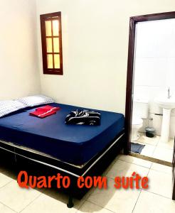 a bed in a room with a blue mattress at Casa top aeroporto in Macaé