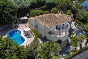 Bazén v ubytování Mar Azul nebo v jeho okolí