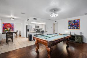 Φωτογραφία από το άλμπουμ του Glendale Retreat: Refreshing Pool~ Golf ~Games ASU σε Γκλέντεϊλ