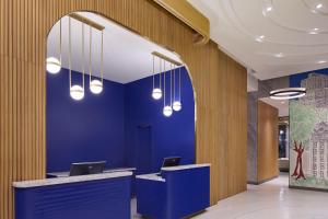 El lobby o recepción de Delta Hotels by Marriott New York Times Square