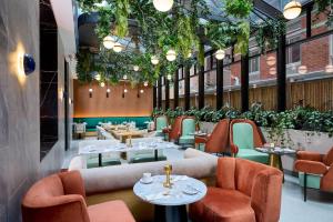 Un lugar para sentarse en Delta Hotels by Marriott New York Times Square