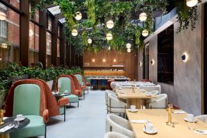 Un lugar para sentarse en Delta Hotels by Marriott New York Times Square