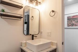 A bathroom at Casitas at Capitol Reef