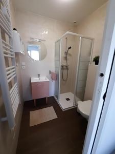 Ванная комната в Gîte à la ferme avec sauna, forêt de Fontainebleau