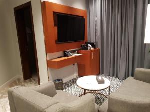 TV a/nebo společenská místnost v ubytování STwin Hotel