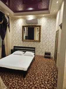 Letto o letti in una camera di Dostoevsky Hotel Աղ ու Հաց FOOD COURT