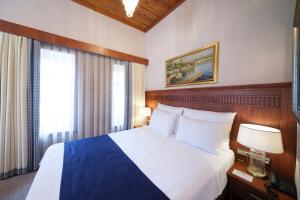 Postel nebo postele na pokoji v ubytování Hotel Bosnali