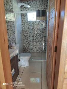 Ένα μπάνιο στο Aconchegante Casa na Montanha