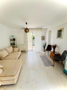 Χώρος καθιστικού στο The Airport Loft +21 φωτογραφίες