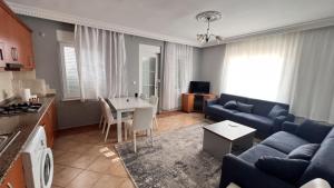 a living room with a couch and a table at Marina Residence Suit 5 in Gazipasa