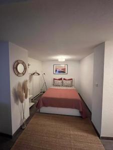 a bedroom with a bed with a red blanket at Graz City Centre Apartment 12 in Graz