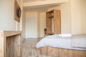 een slaapkamer met een bed en een houten kast bij brilliant hotel in Bolu
