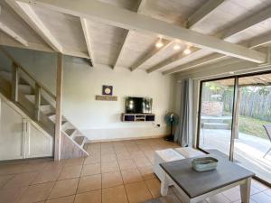 Μια τηλεόραση ή/και κέντρο ψυχαγωγίας στο @Nature Luxury Cottages