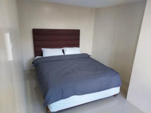 Katil atau katil-katil dalam bilik di Evergreen Suites Baguio Condo Home Loft +17 gambar