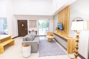 TV a/nebo společenská místnost v ubytování Paradise Bay Hotel Boutique