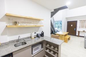 Kuchyň nebo kuchyňský kout v ubytování Paradise Bay Hotel Boutique