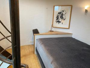 Postel nebo postele na pokoji v ubytování Laugavellir Tower Suite