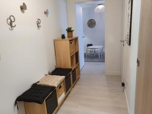 a hallway with a room with two benches and a table at Magnifique appartement avec garage privé et terrasse in Reims