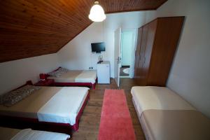 Un pat sau paturi într-o cameră la Apartments Pavićević