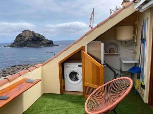 Casa con lavadora y silla en Vv La Joya Del Mar Suites en Garachico