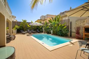 Swimmingpoolen hos eller tæt på Private Deluxe 3BD Villa Pool Wi-Fi AC BBQ