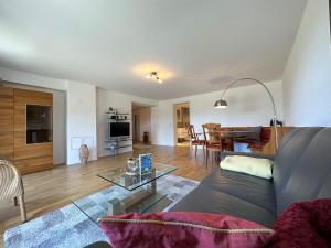 a living room with a couch and a table at Idyllische Ferienwohnung in der Oberpfalz in Rötz