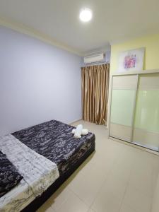 Postel nebo postele na pokoji v ubytování JoJo Homestay Tiara Residence