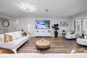 TV/Unterhaltungsangebot in der Unterkunft Single Story minutes from Summerlin with RV Parking & Dog Friendly
