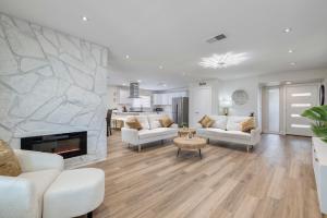 Ein Sitzbereich in der Unterkunft Single Story minutes from Summerlin with RV Parking & Dog Friendly