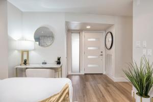 Ein Bett oder Betten in einem Zimmer der Unterkunft Single Story minutes from Summerlin with RV Parking & Dog Friendly