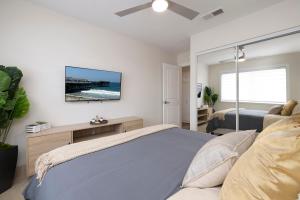Ein Bett oder Betten in einem Zimmer der Unterkunft Single Story minutes from Summerlin with RV Parking & Dog Friendly