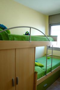 Posteľ alebo postele v izbe v ubytovaní Meddays Apartamento la Caleta Ático