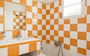 a bathroom with a sink and a tub at Lagrange Vacances Domaine de Fayence in Fayence