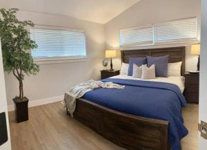 Ένα ή περισσότερα κρεβάτια σε δωμάτιο στο Stunning Single Level Home w/ Outdoor Spa Jacuzzi!