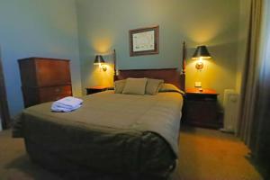 Postel nebo postele na pokoji v ubytování Royal Hotel Guyra