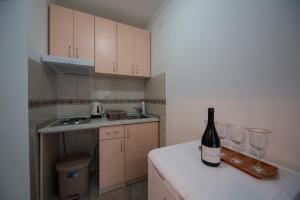 Kuchyň nebo kuchyňský kout v ubytování Apartments Pavićević