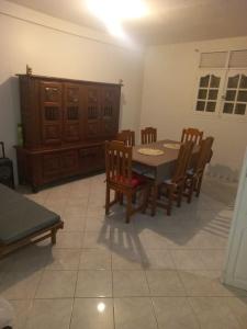 a dining room with a table and chairs at Charmant logement à 6min en voiture de la plage. in Anse-Bertrand